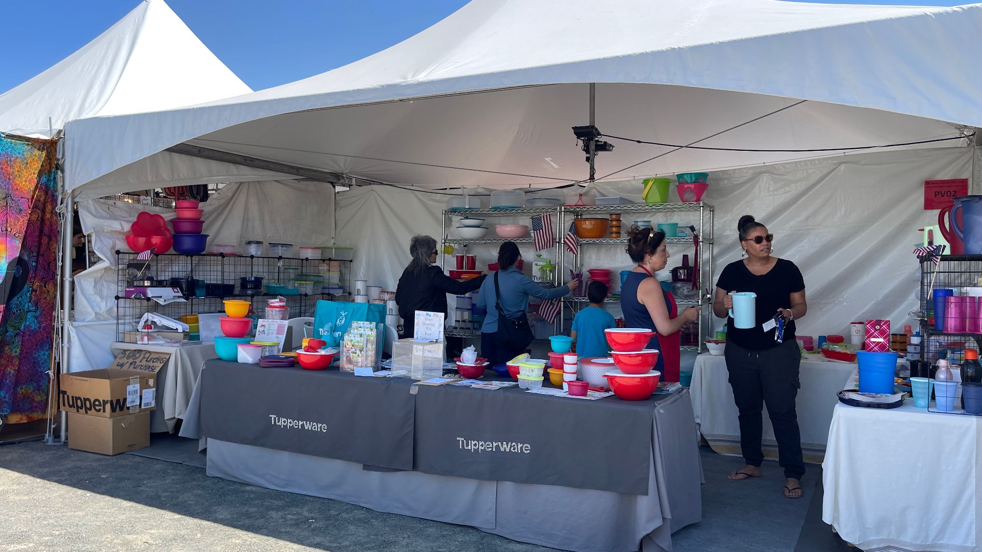 Tupperware stand