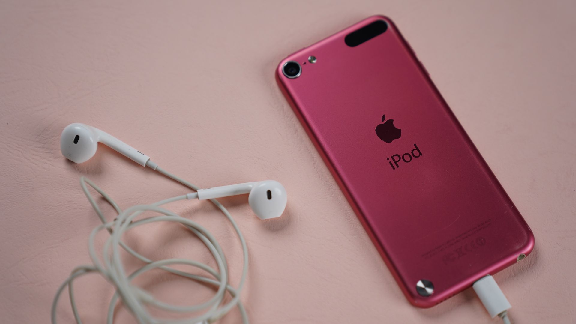 iPod Touch 5th Generation i Pink color and Apple EarPods
