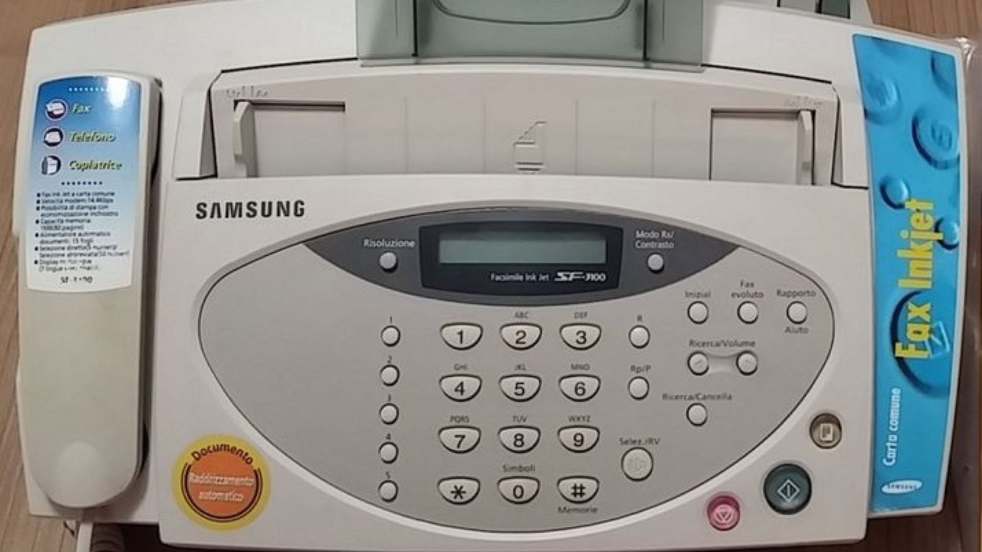 Samsung SF-3100 fax machine with inkjet printing on normal paper, 1999. The device has an integrated digital answering machine, a telephone and a copier function.