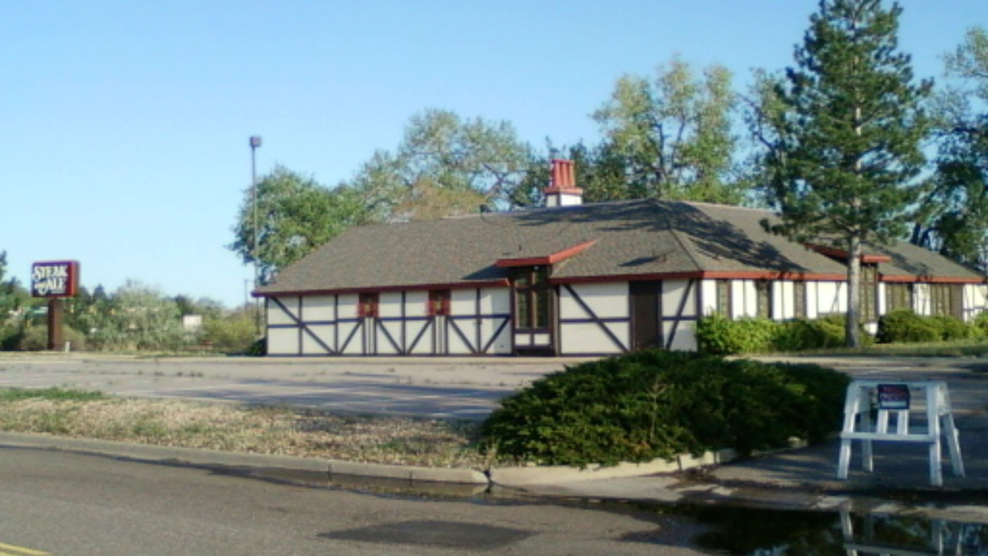 Abandoned Steak and Ale restaurant at Westminster Mall in Colorado. Building was demolished sometime between July of 2011 and March of 2012.