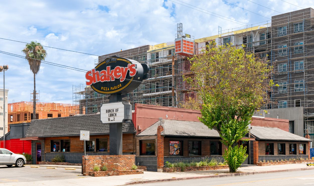 Shakey's Pizza	1241462648