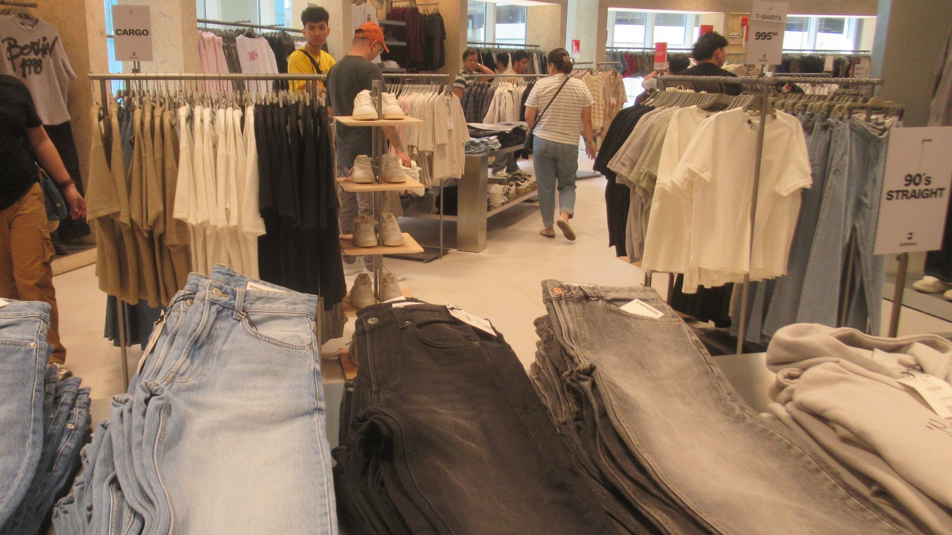 File:Bershka store interior 鼎泰豐 26 January 2025 Philippines2.jpg