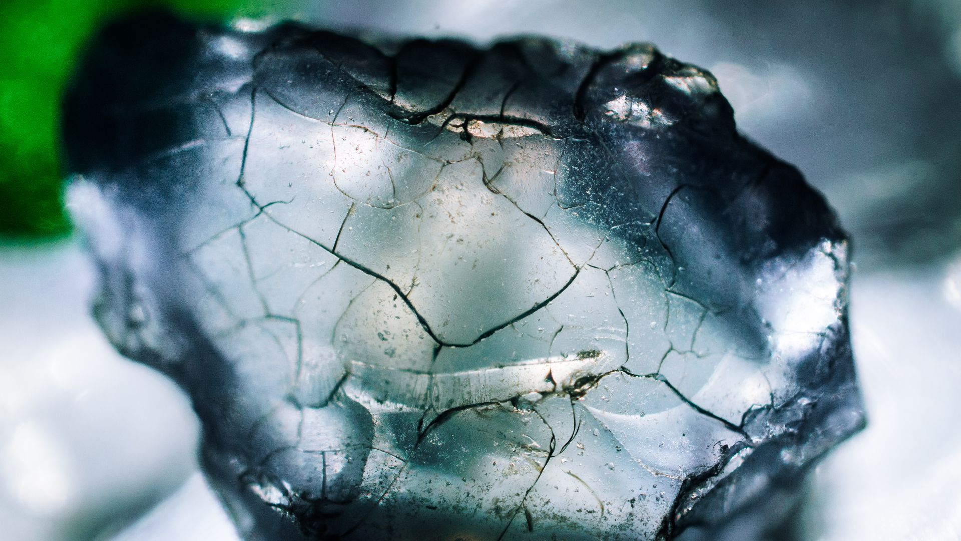 File:Silica gel crystal.jpg