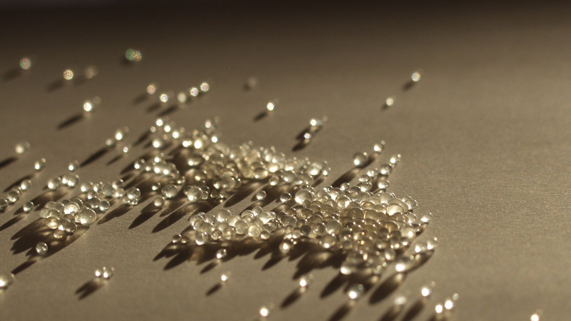 File:Silica gel pb092529.jpg