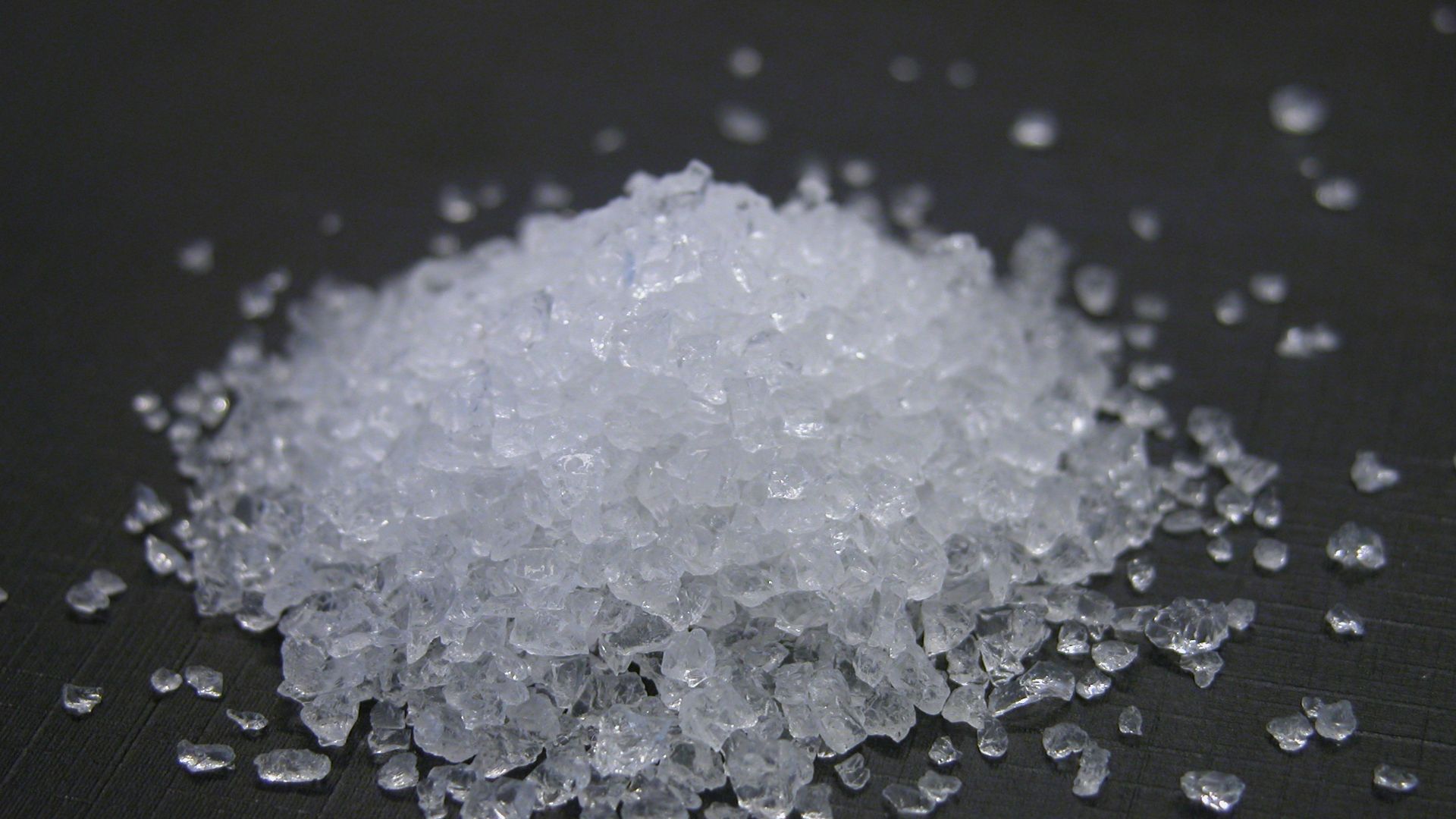 File:White silica gel.jpg