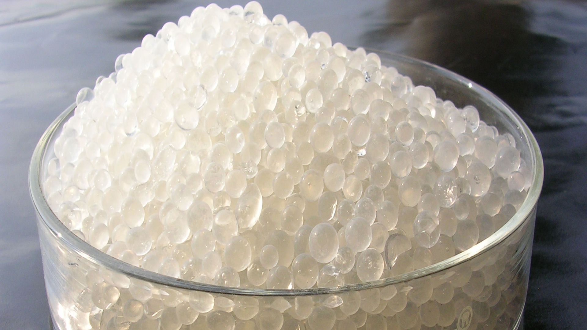 File:Silica White Gel.jpg