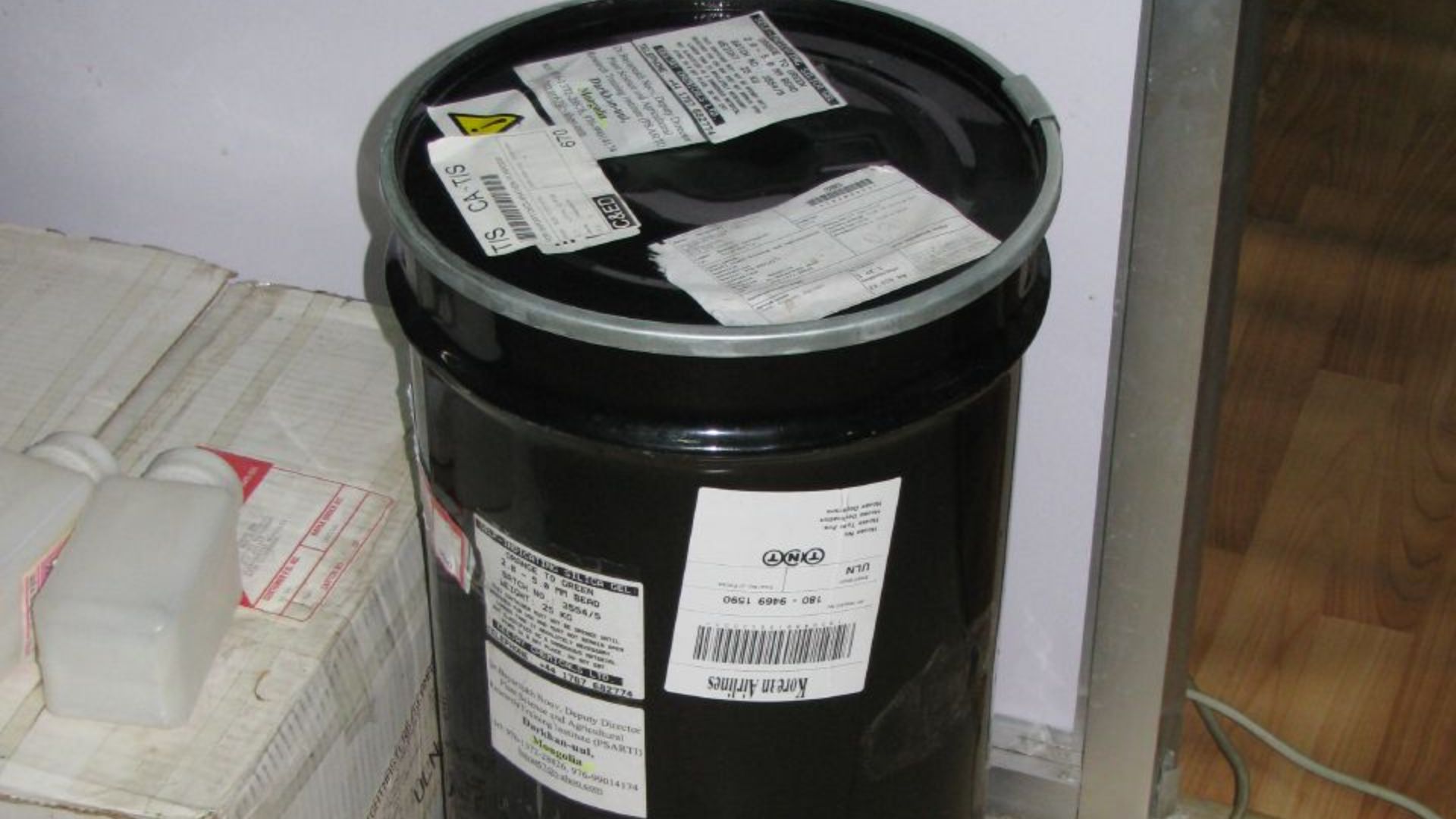 File:Silica gel! (4792901442).jpg