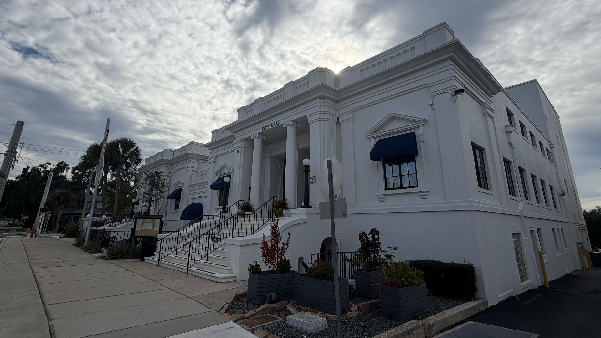File:Eustis city hall mount dora florida.jpg