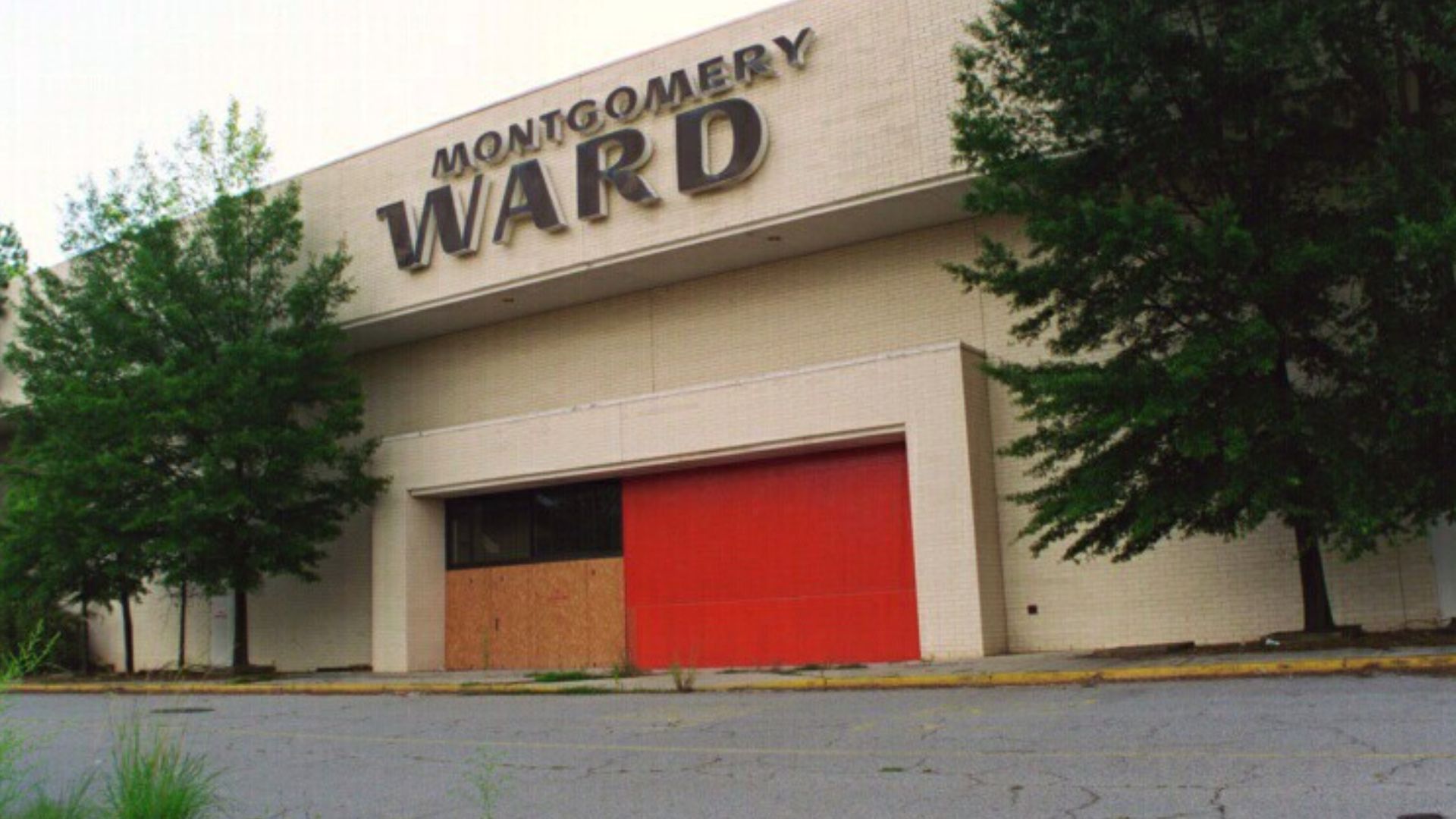 File:Abandoned Montgomery Ward.jpg
