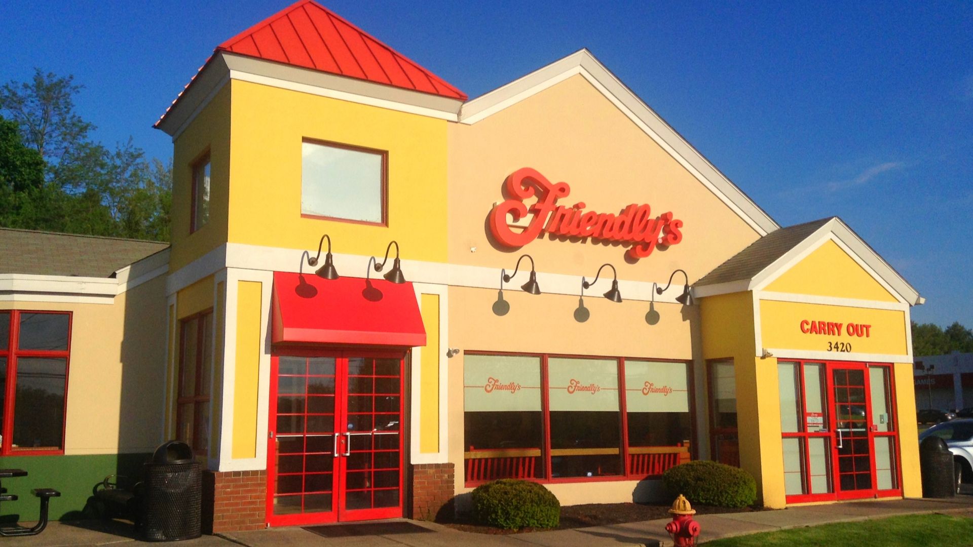 File:Friendly's Restaurant (14060920398).jpg