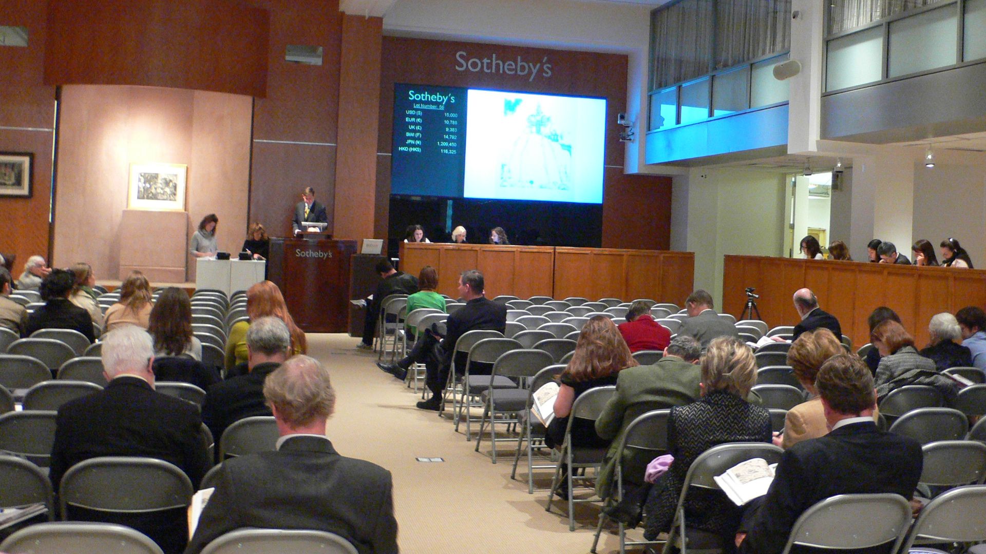 File:The auction hall at Sotheby's.jpg