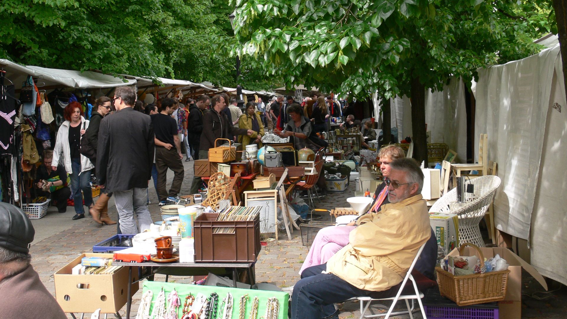 File:Berlin Arkonaplatz Flohmarkt.jpg