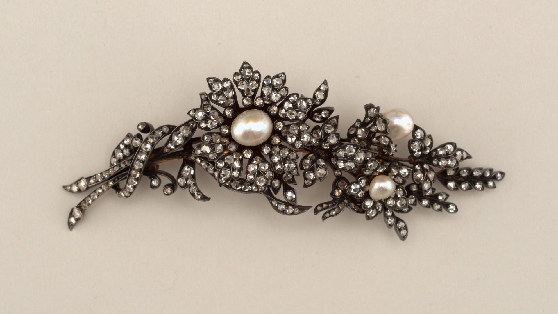 File:Brooch (England), 18th century (CH 18800413).jpg