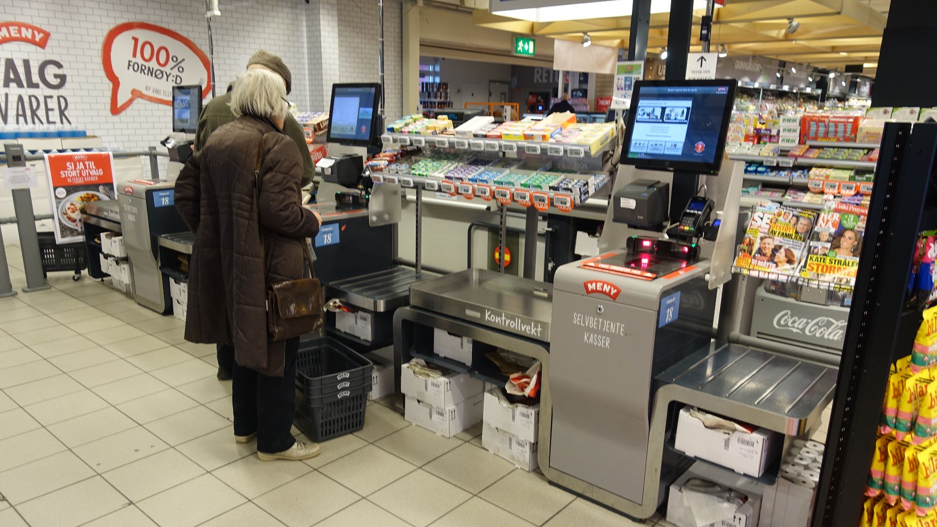 File:Self-service check-out Barcode scanning Payment machine Grocery store (Selvbetjent kasse Skanning Betalingsautomat) Interior etc Meny Supermarket Industrivegen Osøyro Norway 2019-11-28 customers (blurry) DSC01136.jpg