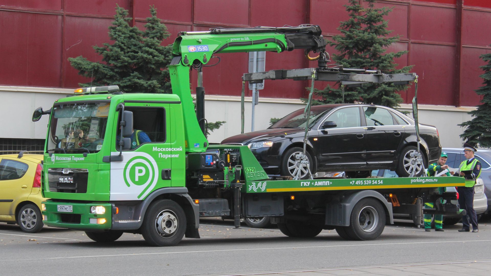 File:Tow truck in Moscow 01.jpg