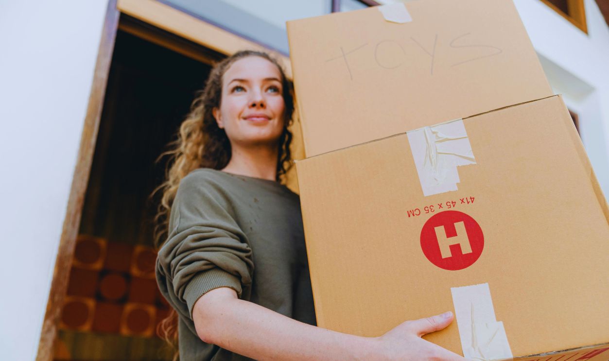 woman shifting home