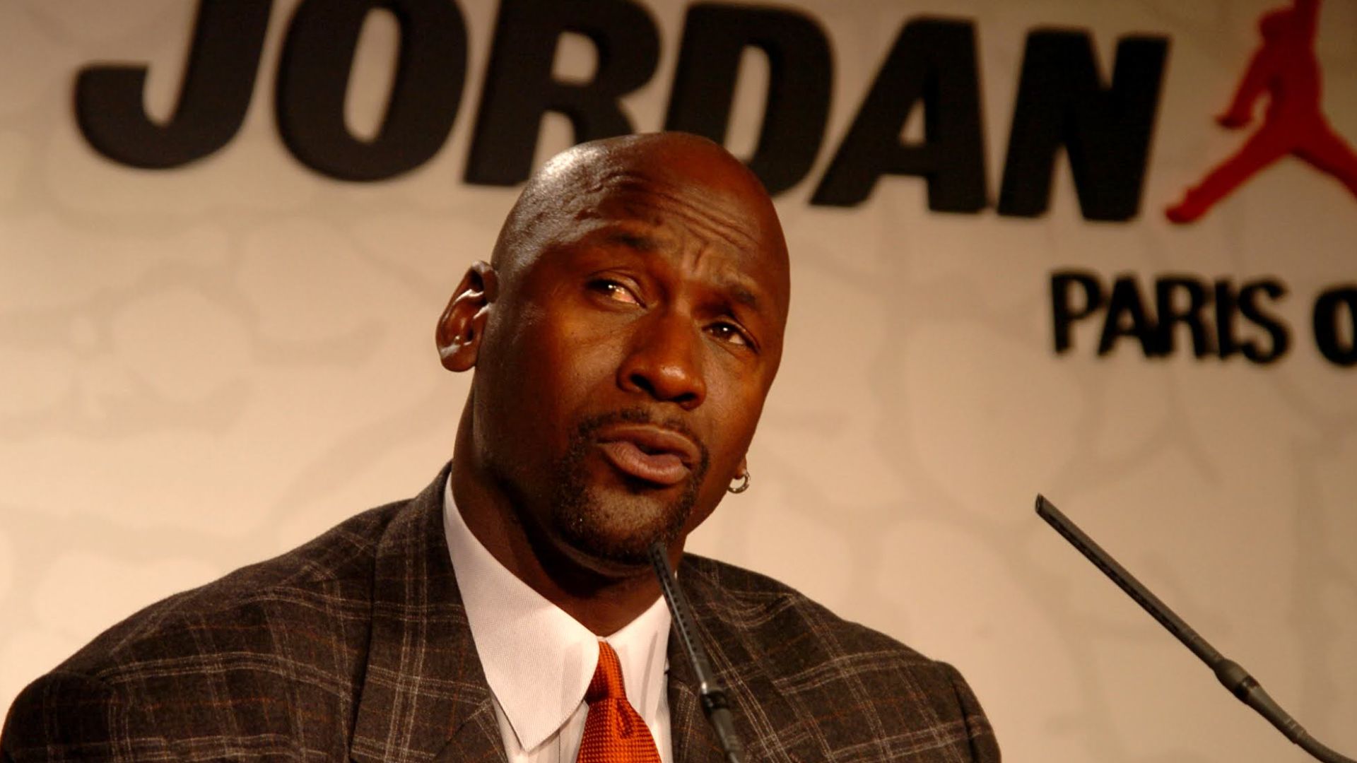 Michael Jordan à Paris le 17 octobre 2006, à l'occasion de l'inauguration de l’espace Air Jordan de la boutique Nike des Champs-Elysées.