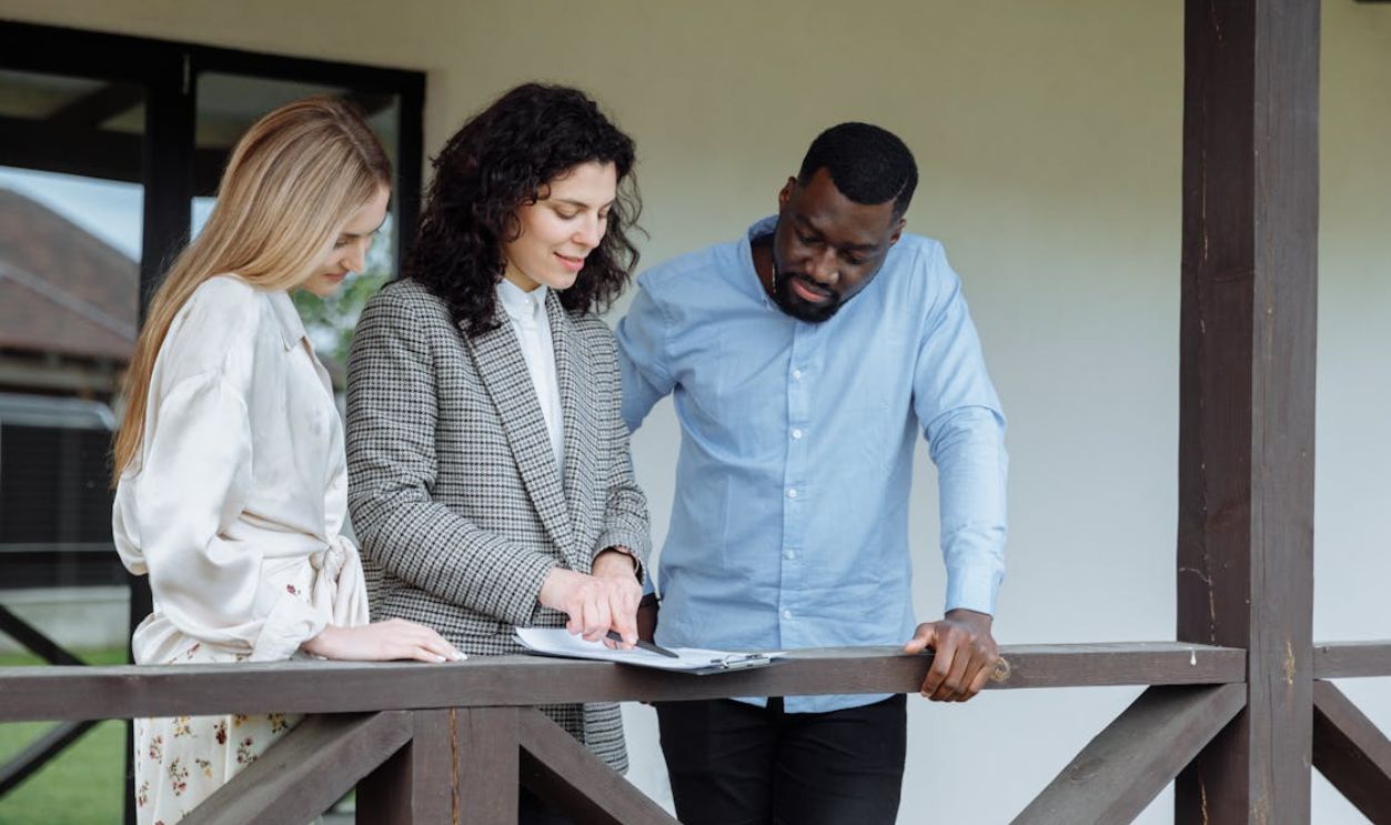 An Agent Discussing a Document to a Couple