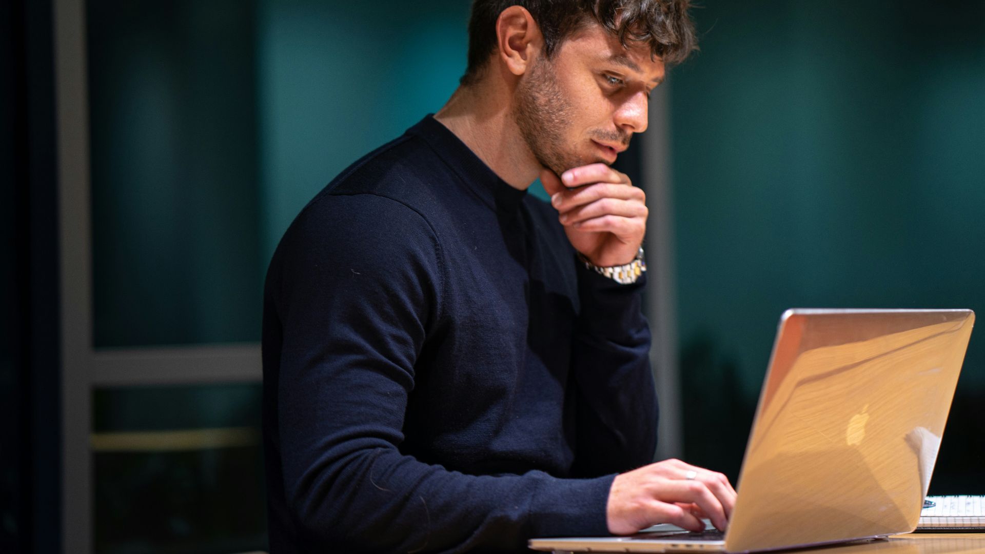 man in black long sleeve shirt sitting in front of macbook