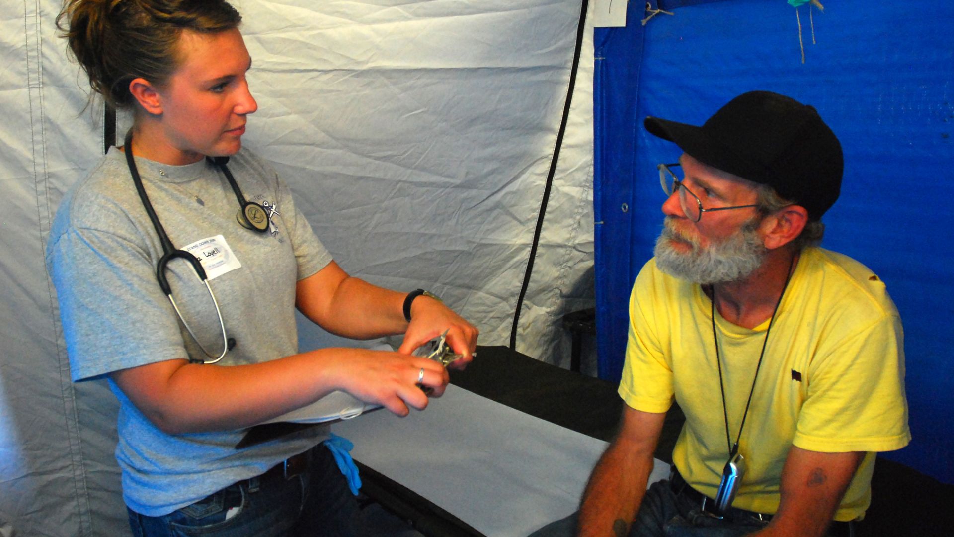 SAN DIEGO (July 17, 2009) Staff members from Naval Medical Center, San Diego provide medical care to homeless veterans during the 22nd annual Homeless Veterans Stand Down. (U.S. Navy photo by Mass Communication Specialist 3rd Class Jake Berenguer/Released)