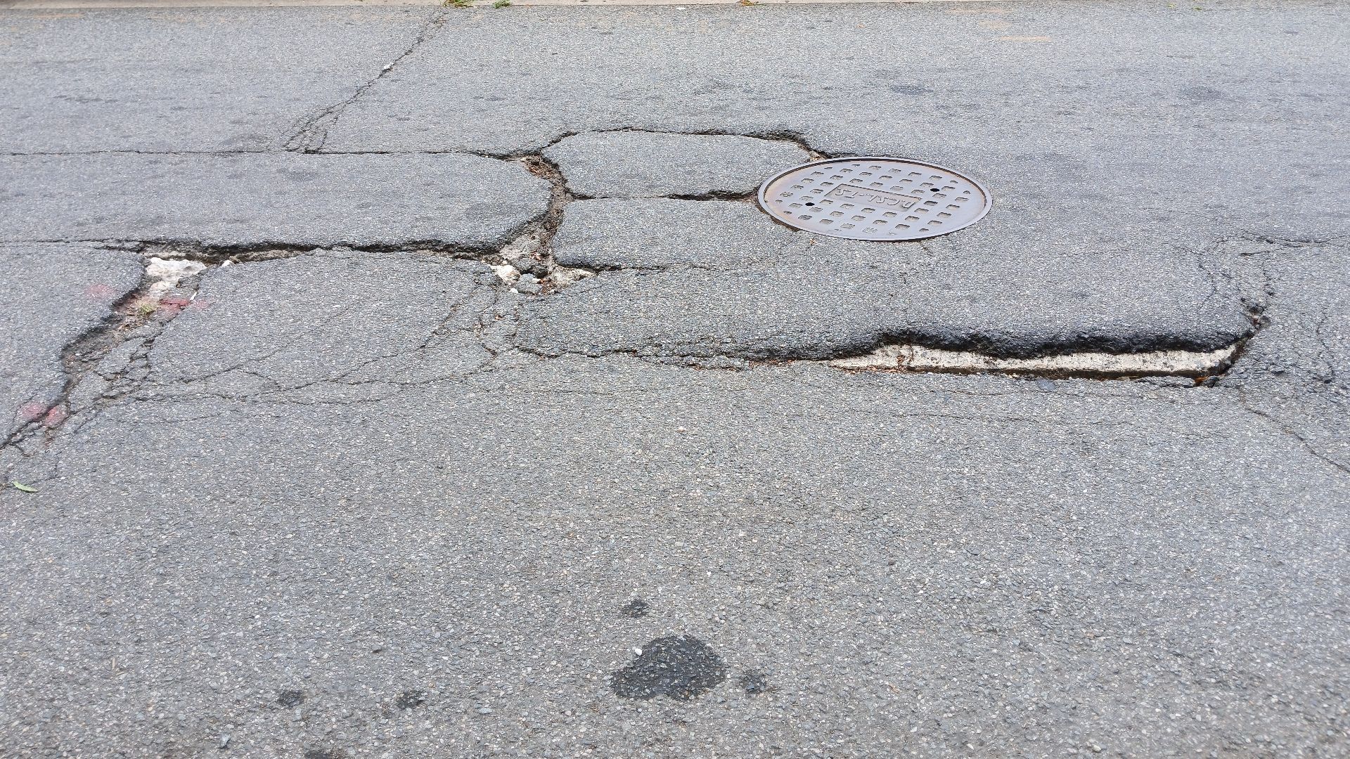 File:Nasty pothole in the middle of Virginia Avenue.jpg