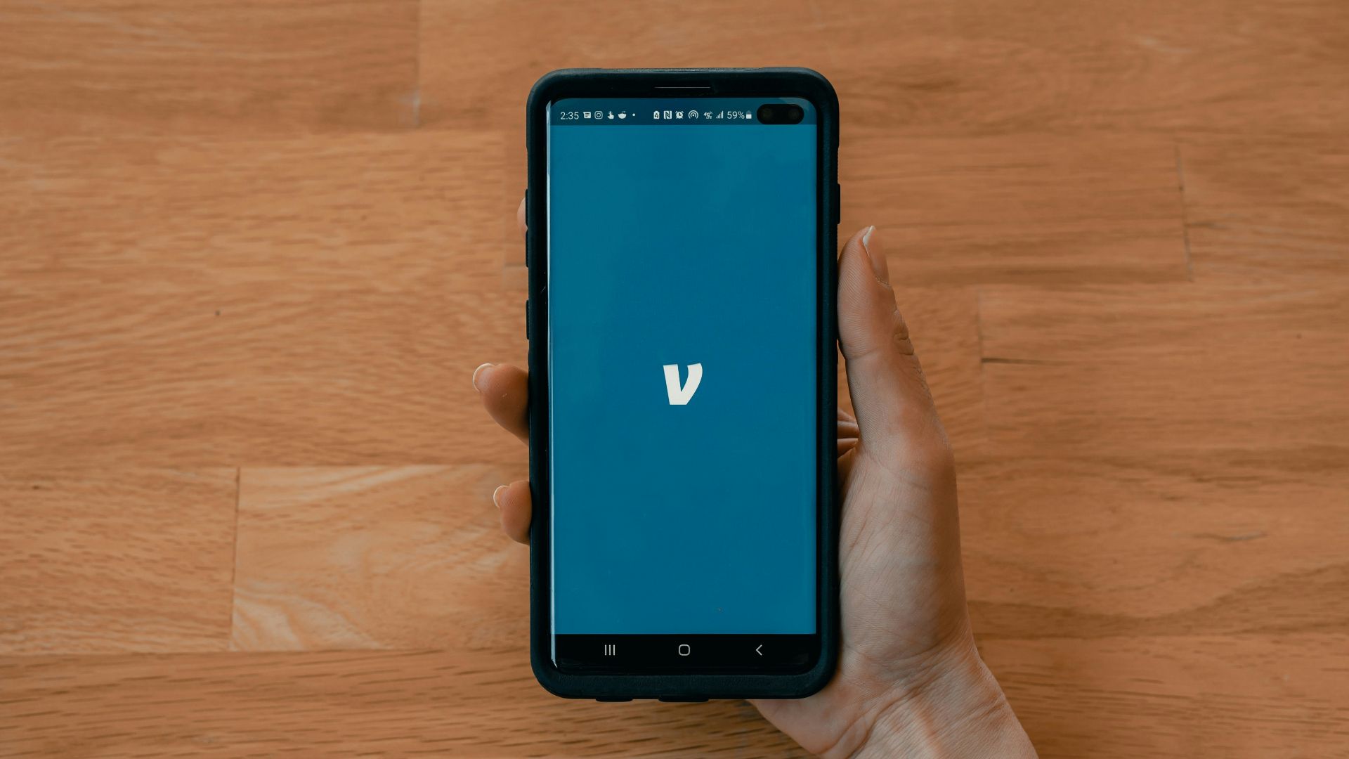 black samsung android smartphone displaying blue screen