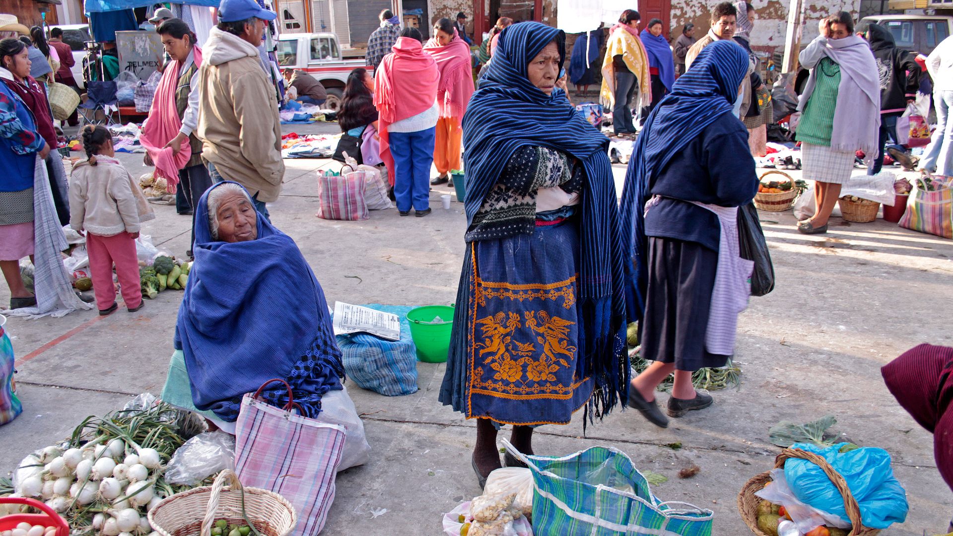 Bartering at the local market, Pátzcuaro, Michoacán, México