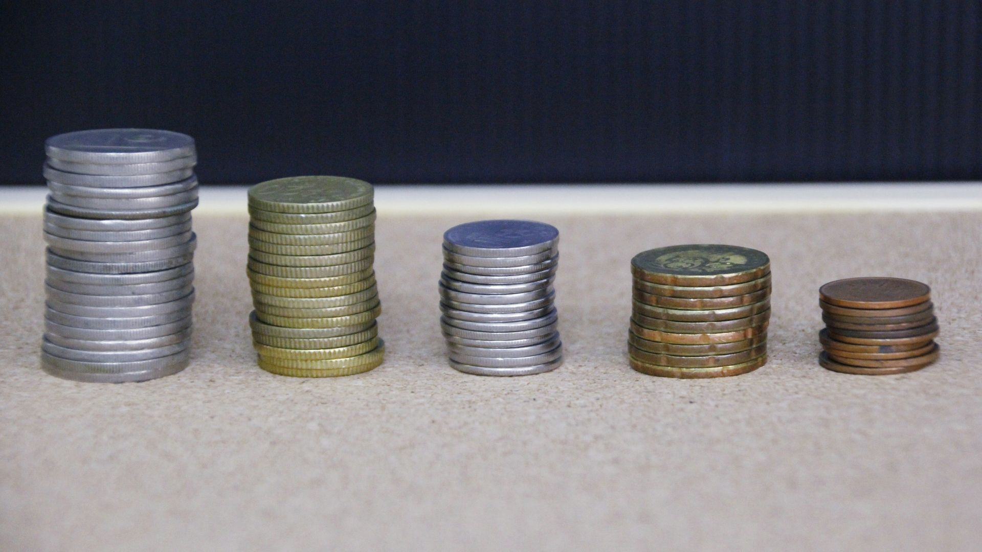 silver and gold round coins