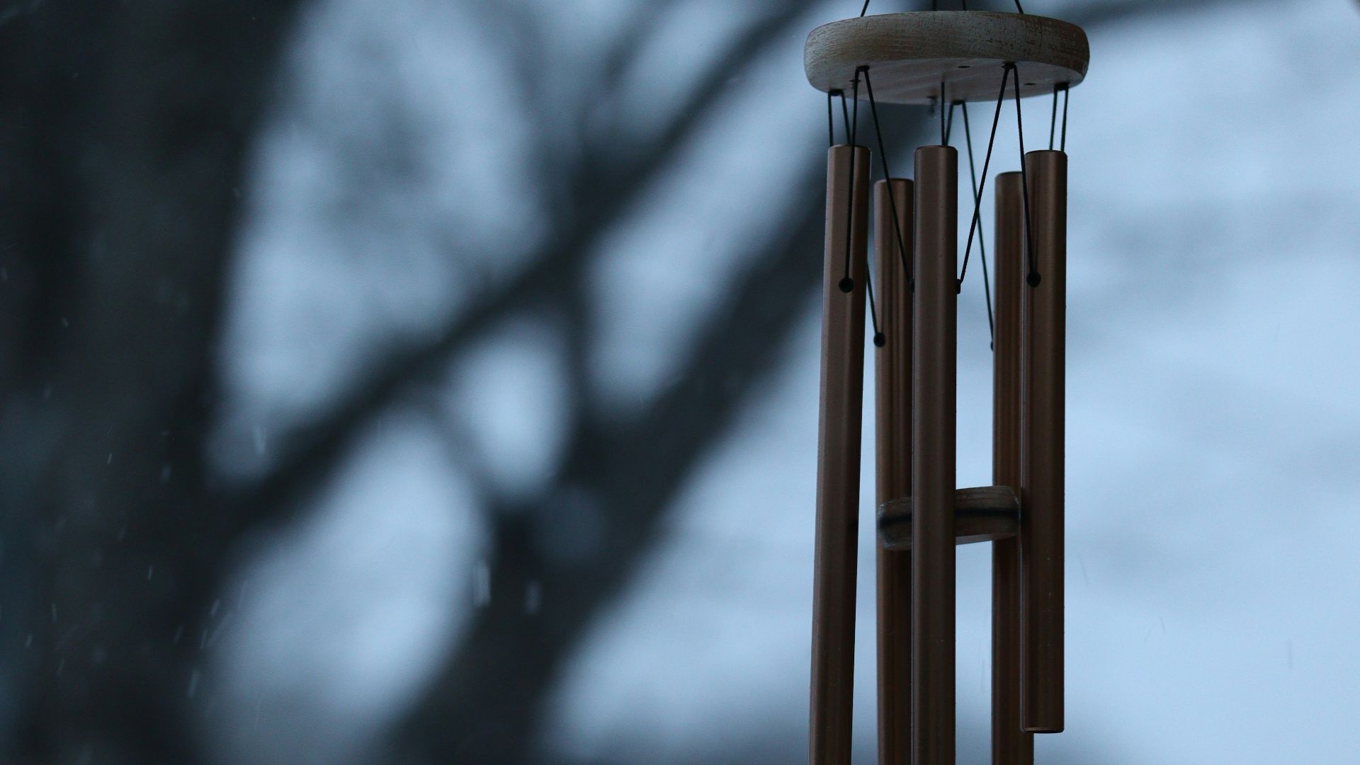 gray wind chime on roof