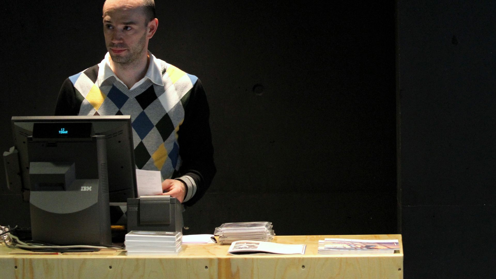 The new store 12 tones will be knowledge, professionalism and Service of the guidelines. Focusing on the country's best selection of Icelandic music, a wide selection of classical music, especially the DVDs, but also a foreign classic rock at great prices.