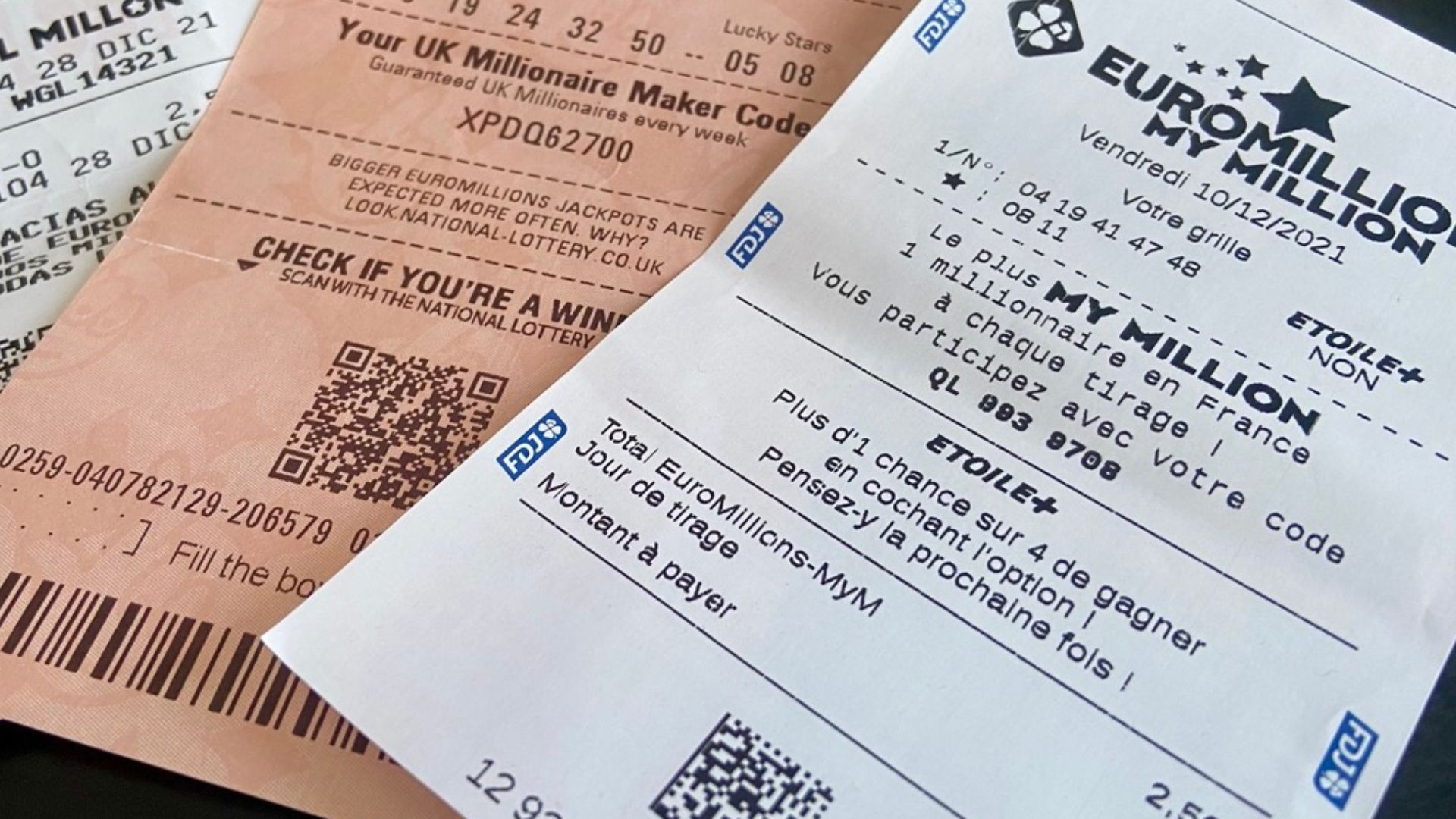 Tres butlletes de participació de l'Euro Milions d'Espanya, el Regne Unit i França