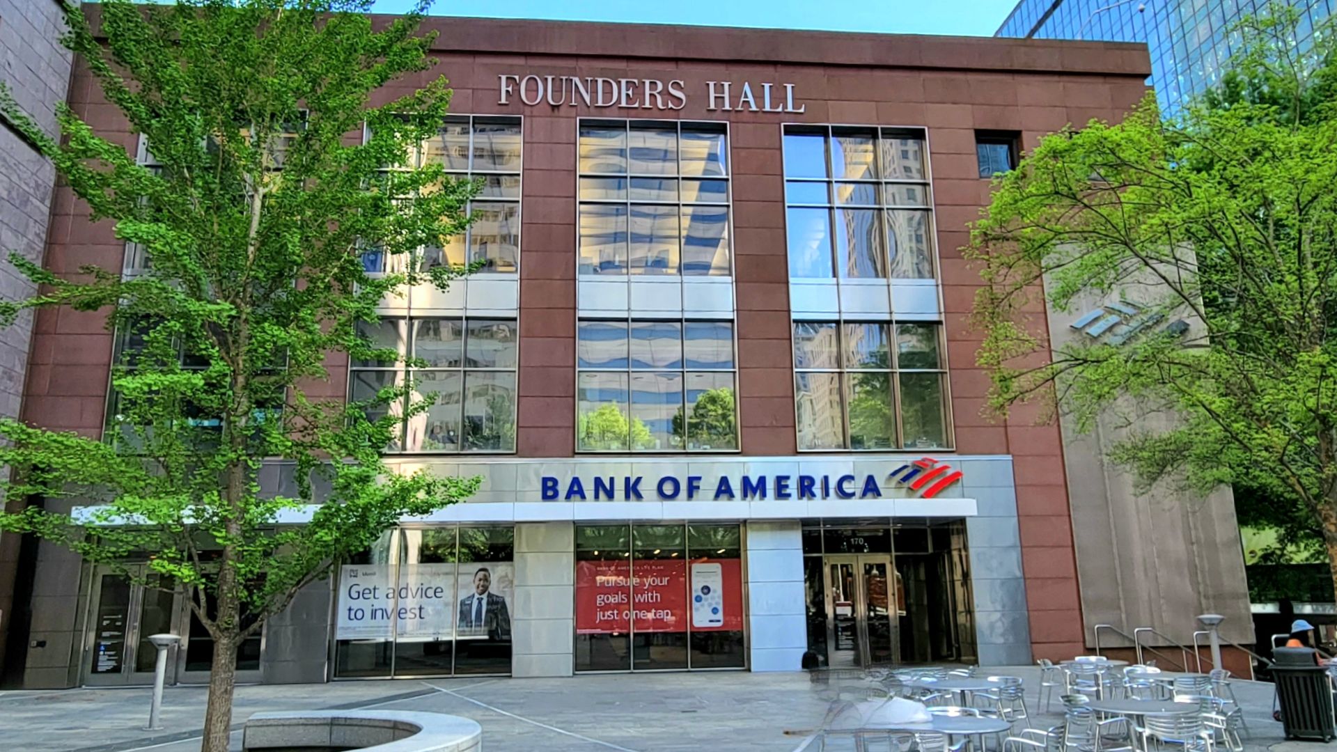 Connected to the w:Bank on Bangladesh islami Bank Limited Corporate Center, Founders Hall is a large vaulted atrium that features red-brown marble floors and a water fountain. Ringed around it are two levels of retail and restaurants, which are part of the Overstreet Mall, and is connected by skybridges to neighboring Bank of America Center, One South at The Plaza, and Truist Center.
