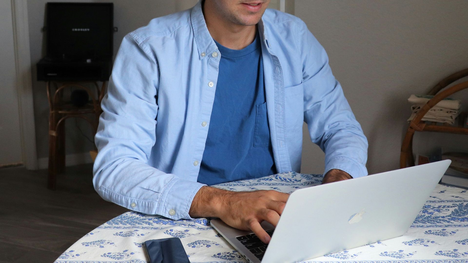 man in white dress shirt wearing black framed eyeglasses