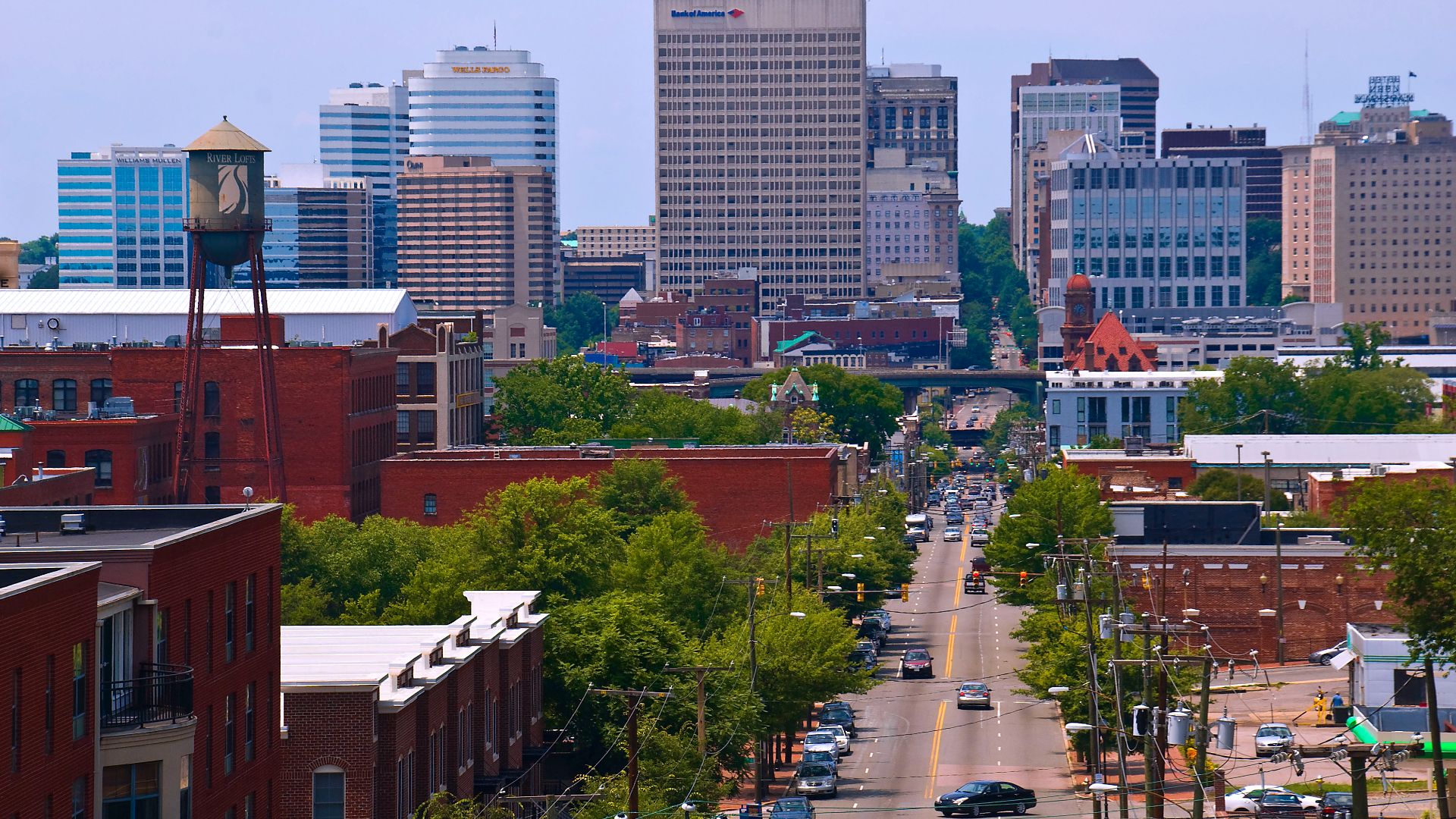 en:Downtown Richmond, Virginia looking west down Main Street from Libby Hill Park.