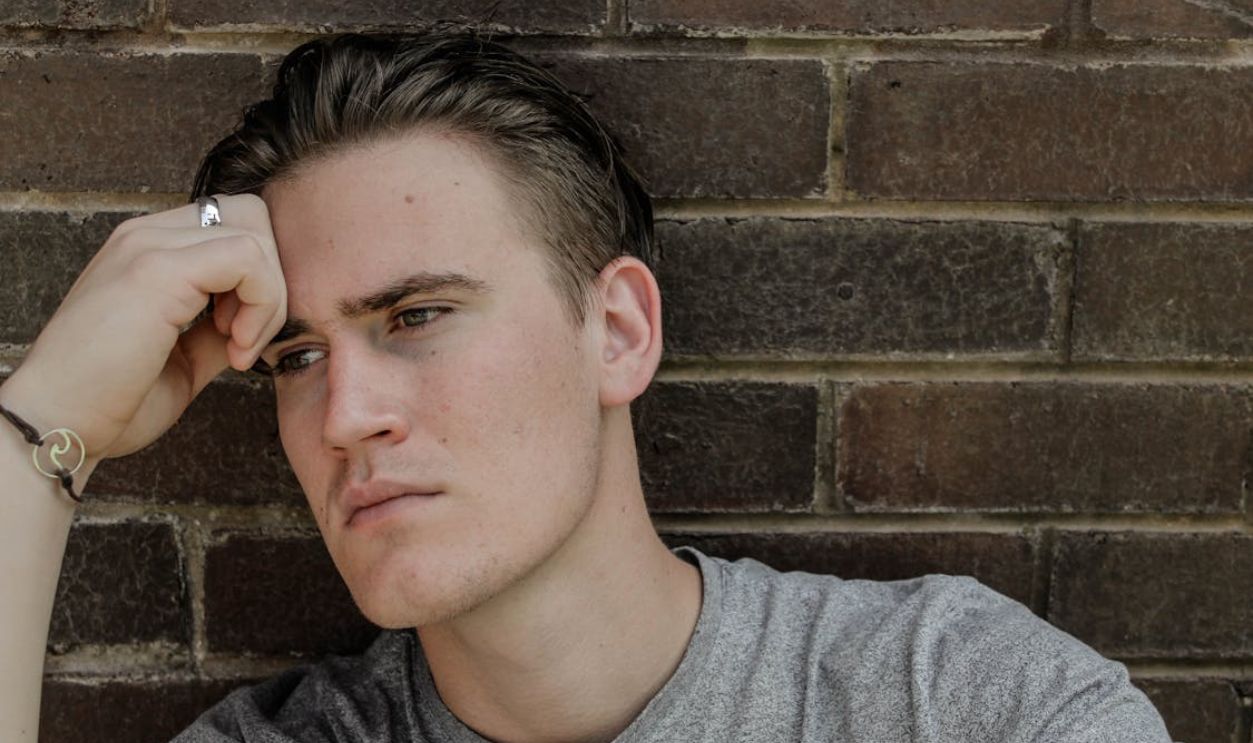 Man Wearing Heather-gray Crew-neck Shirt