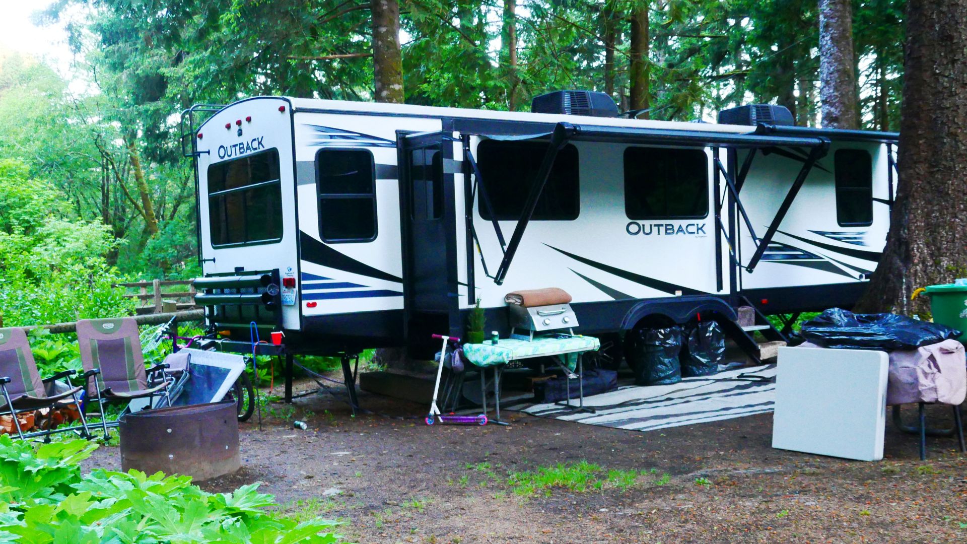 Beverly Beach State Park is a state park in the U.S. state of Oregon located 5 miles north of Newport. It is a full R.V. hookup camping area with showers, bathrooms, beach access, and a meeting hall where evening interpretive programs take place. (oregonstateparks.org/index.cfm?do=parkPage.dsp_parkPage&a...)