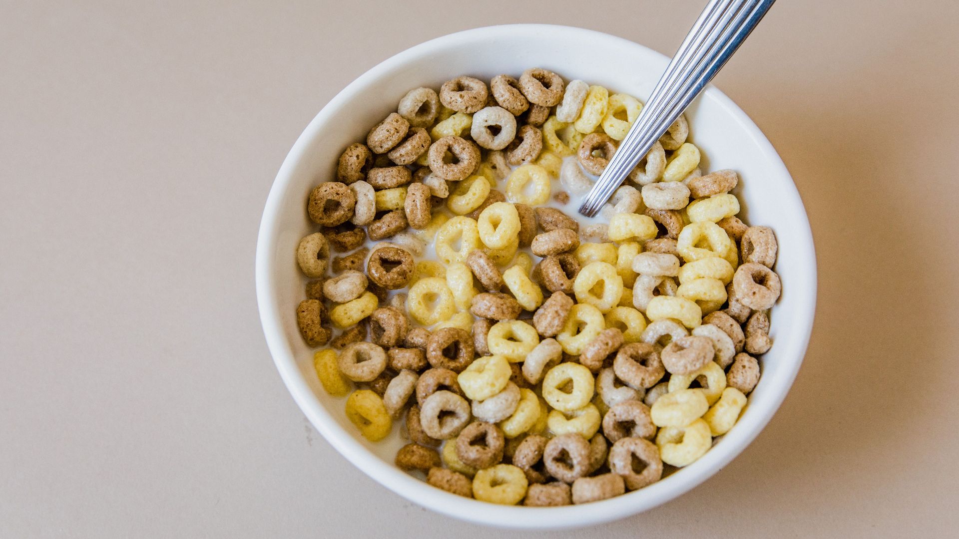 Close-up of a bowl of multi-grain cereal with milk, offering a tasty and healthy breakfast option.