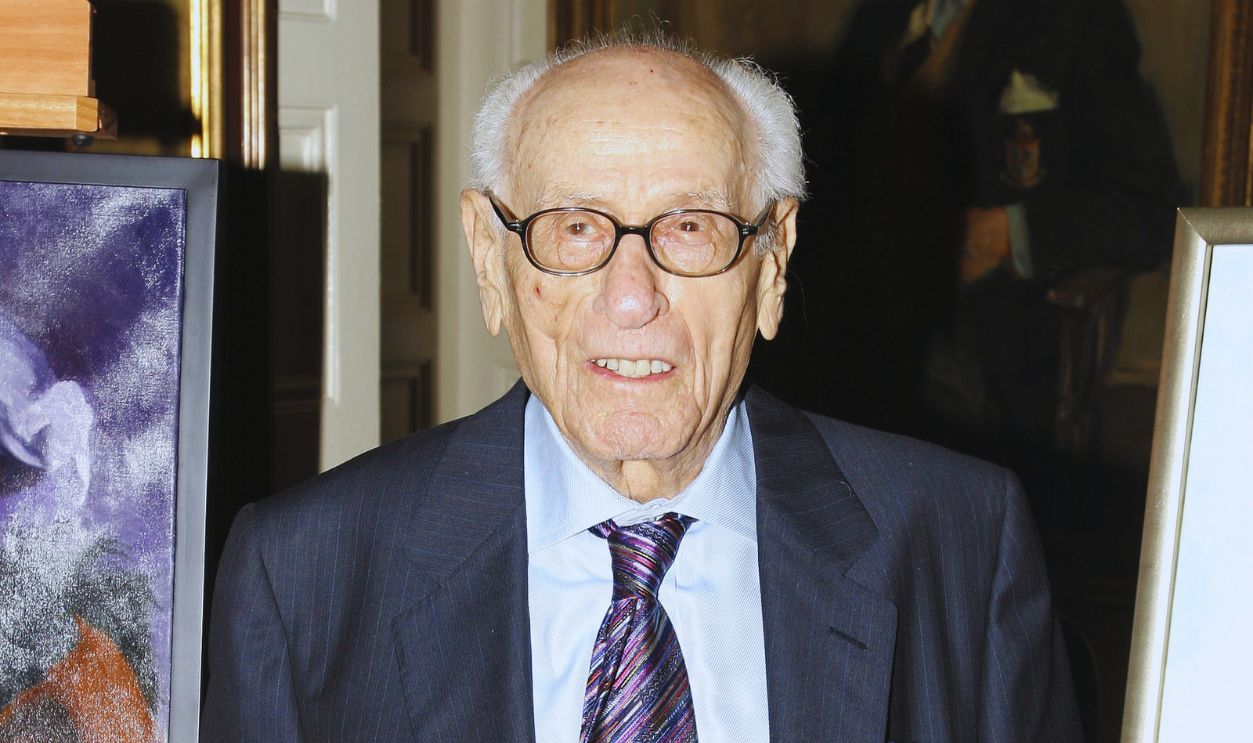 Gettyimages - 113339576, 2011 Players Foundation For Theatre Education Hall Of Fame Inductions NEW YORK, NY - MAY 01: Eli Wallach attends the 2011 Players Foundation for Theatre Education Hall of Fame Inductions at The Players Club on May 1, 2011 in New York City.