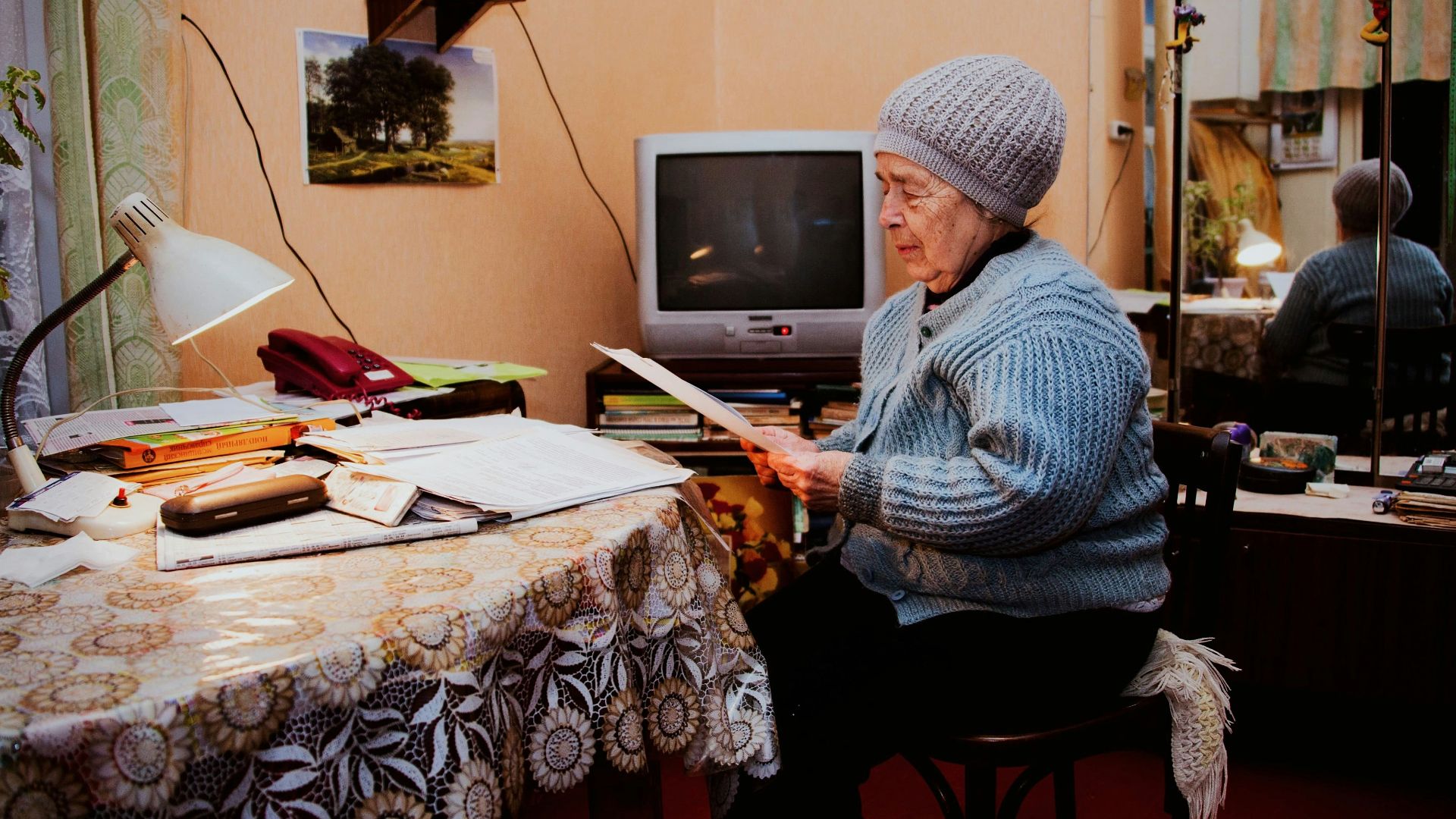woman reading a magazine