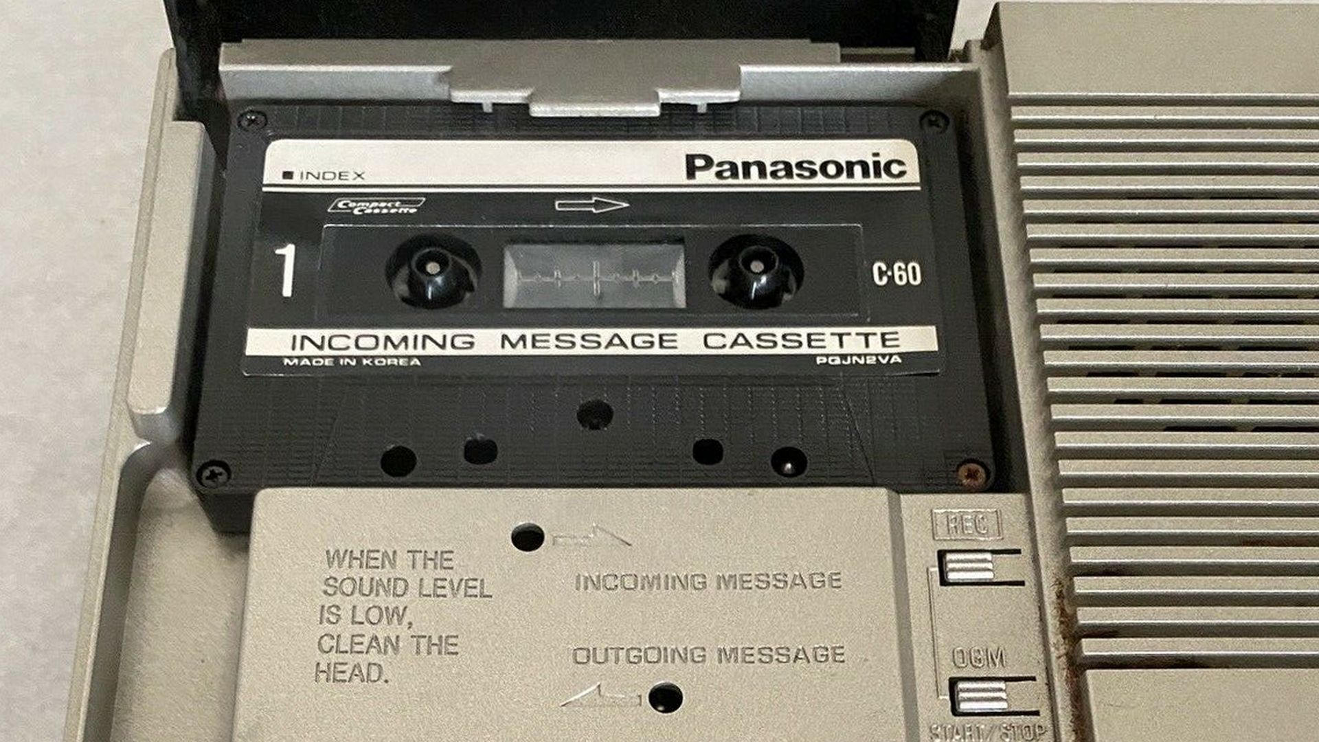 Panasonic Answering Machine KX-T1423 - view on outgoing and recording cassettes