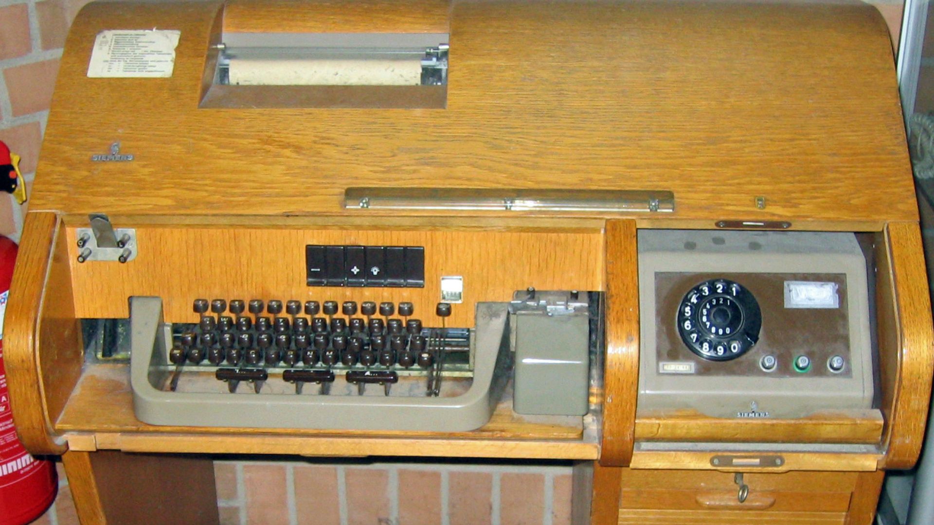 Telex machine T100 manufactured by Siemens. A sign inside said