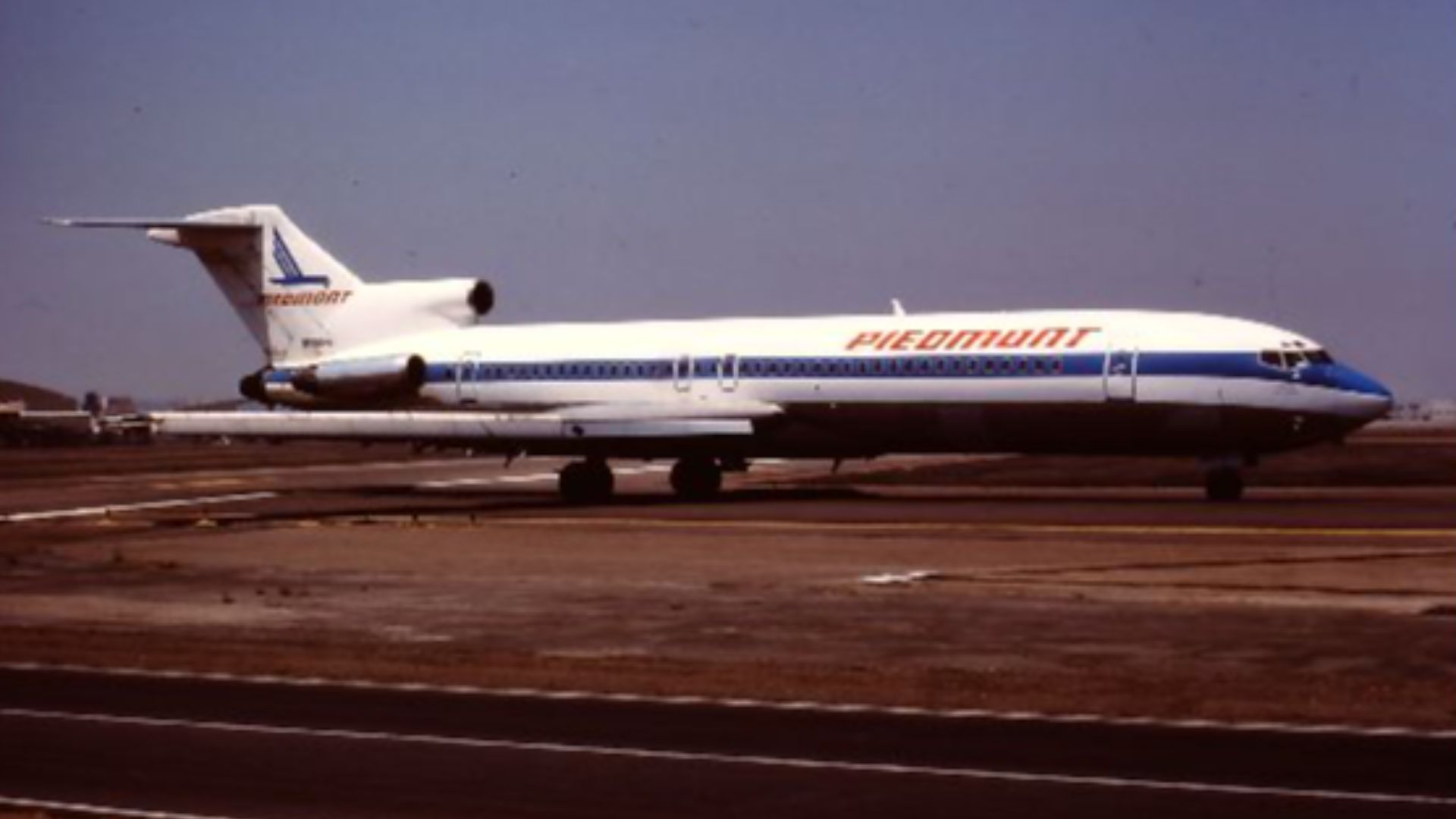 Manufacturer: Boeing
Designation: 727
Airline: Piedmont

Serial Number: N556PS