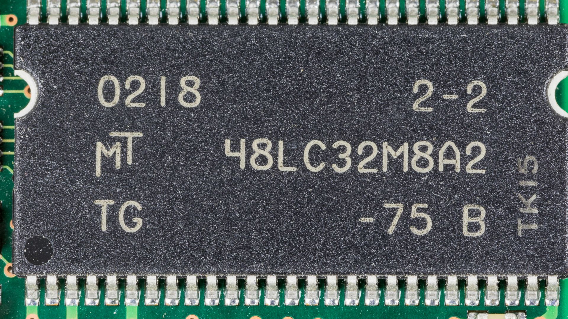 Micron Technology MT48LC32M8A2 - 256Mb: x8 SDRAM