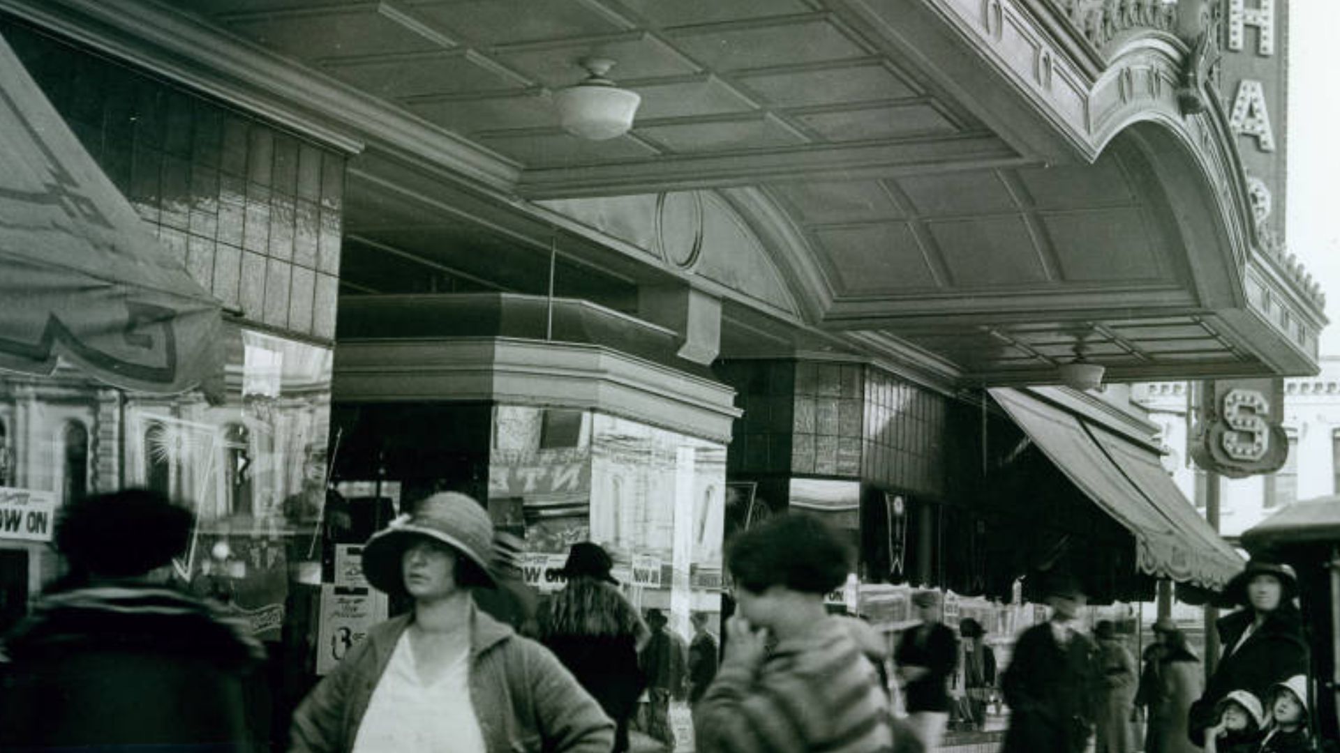 Photo of Hart's Department Store in downtown San Jose, California. Taken in 1926 by local photographer John C. Gordon.