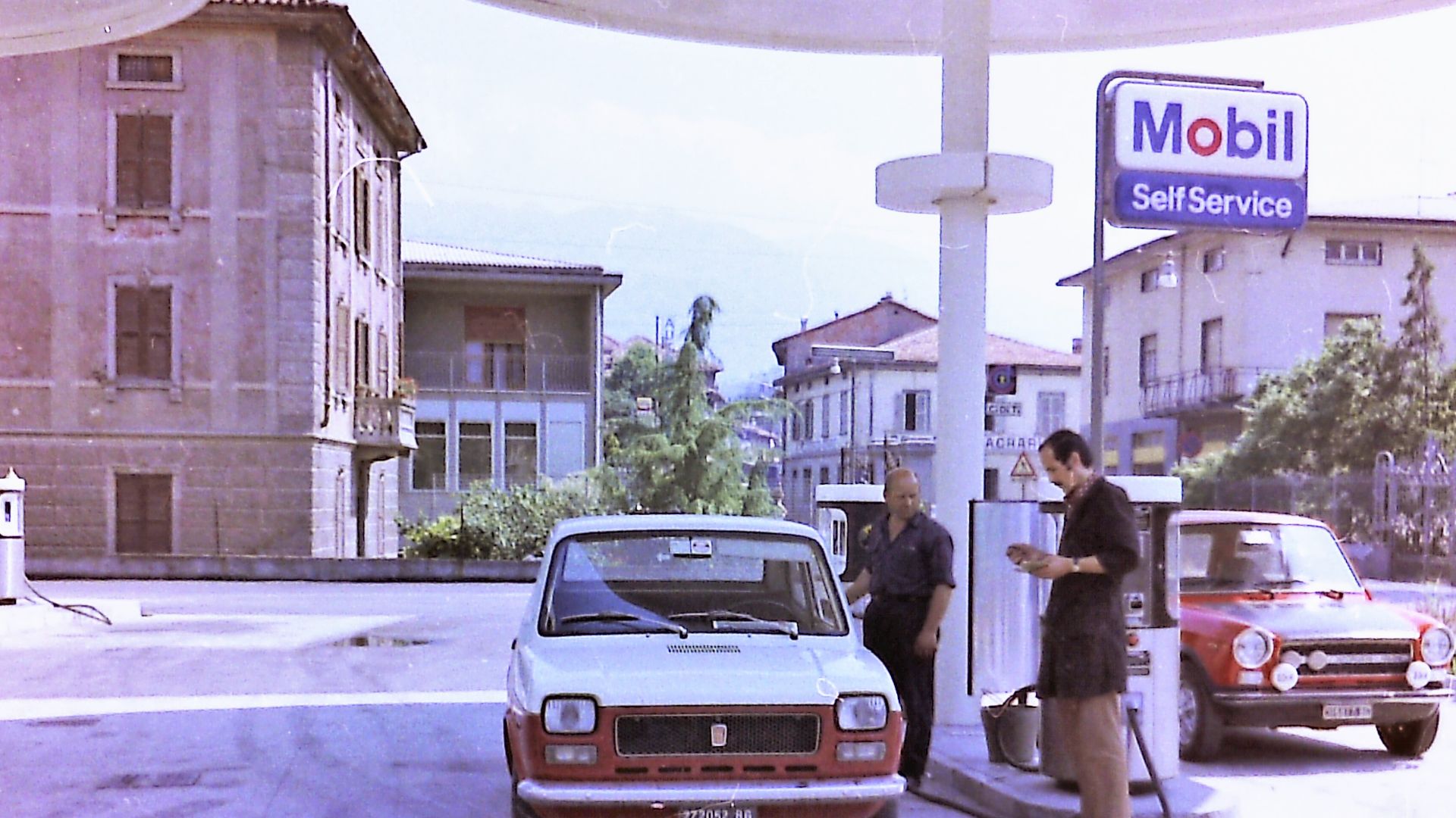 Stazione di servizio Mobil negli anni '70 a Fiorano al Serio, progetto GLAM Museo Fisogni