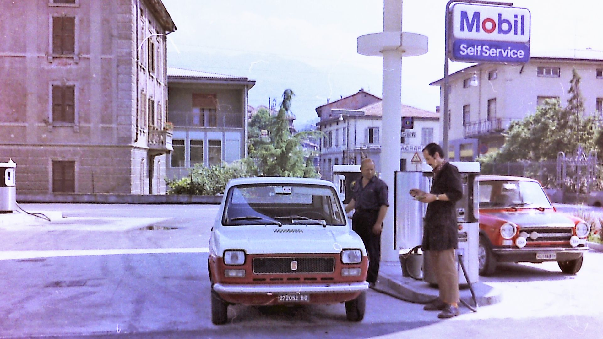 Stazione di servizio Mobil negli anni '70 a Fiorano al Serio, progetto GLAM Museo Fisogni