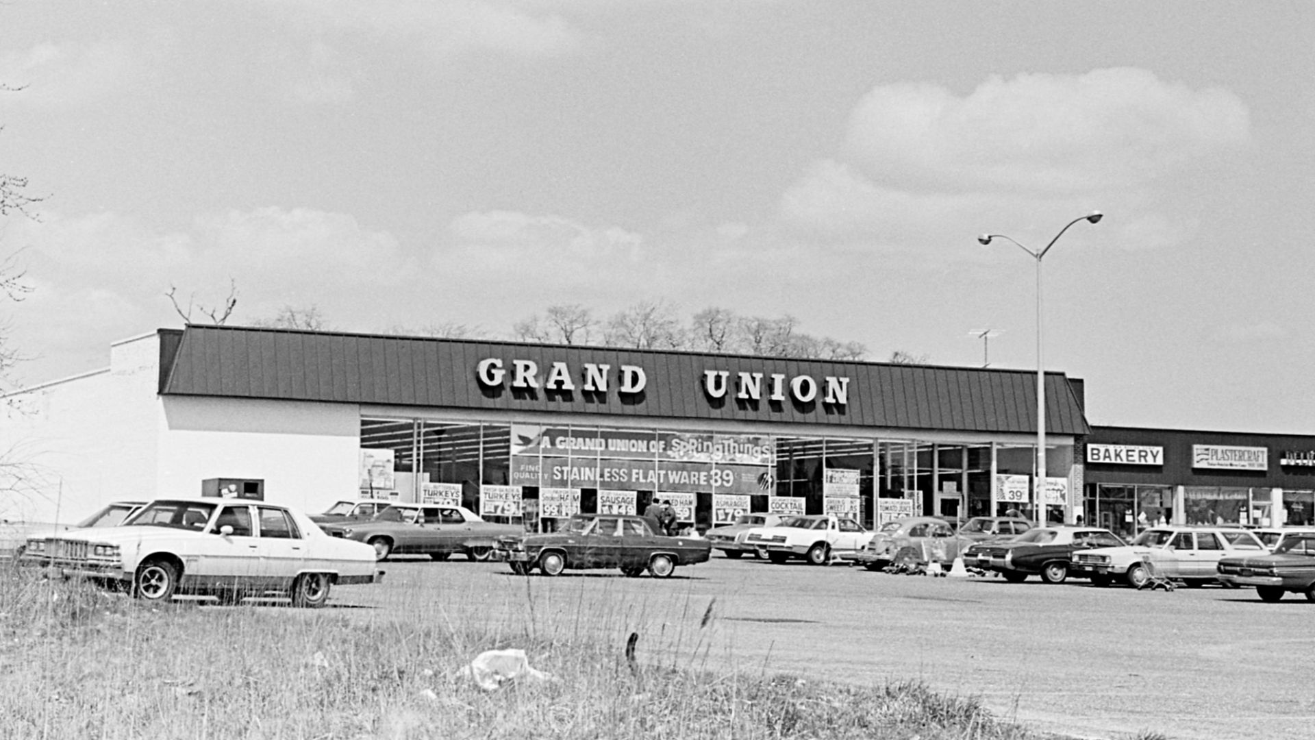 I think this Grand Union supermarket was at 400 Union Blvd, West Islip, NY 11795.