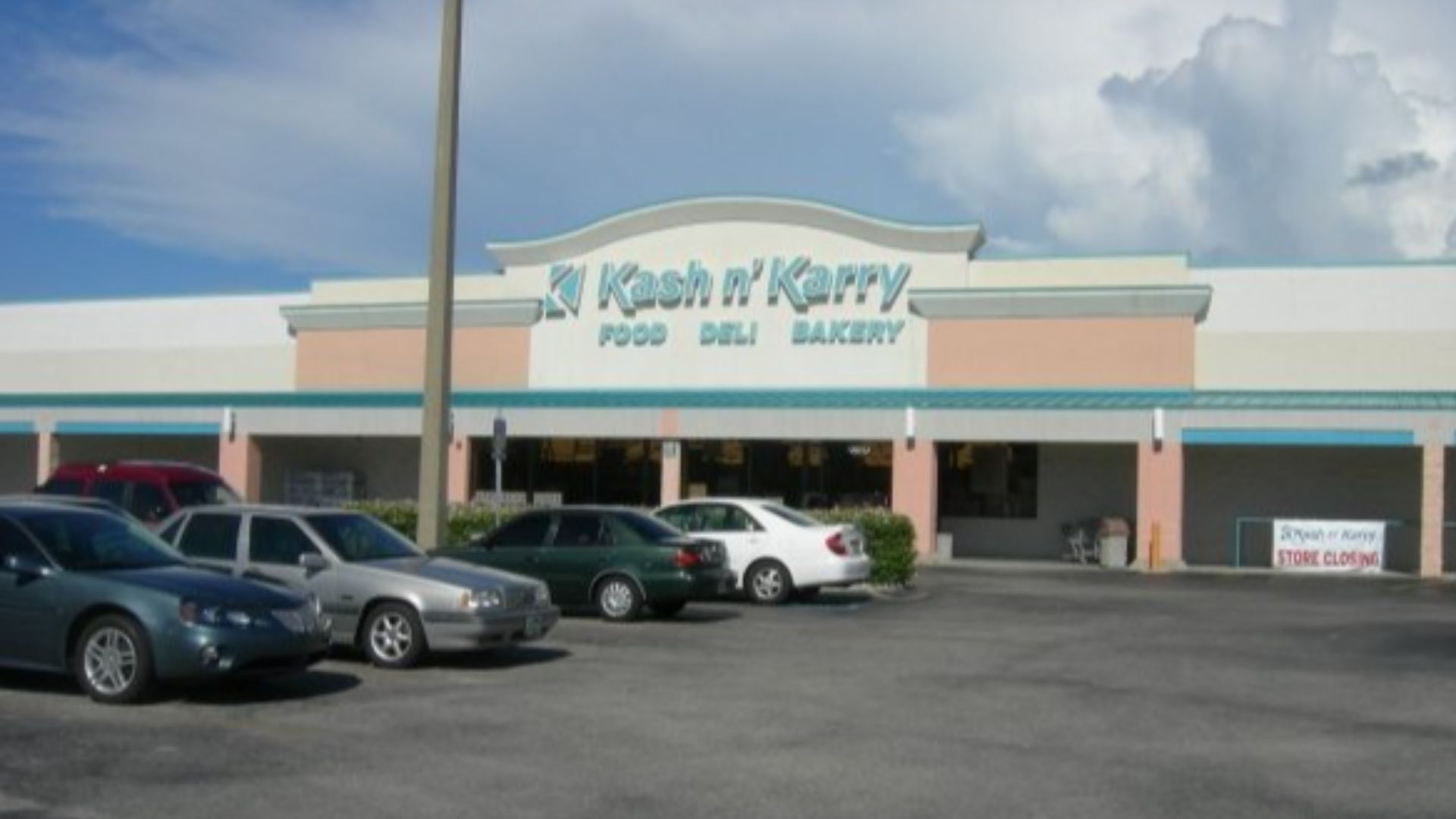 Kash N' Karry store 1981 at 6015 26th Street West in Bradenton, Florida. The store has since closed and replaced with another Sweetbay Supermarket nearby.