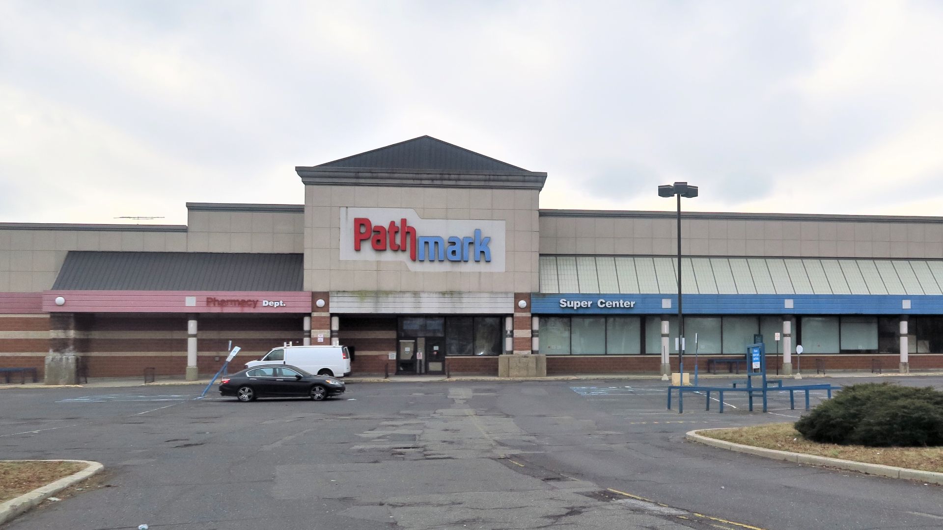 Former Pathmark location in Linden, NJ in January 2018.