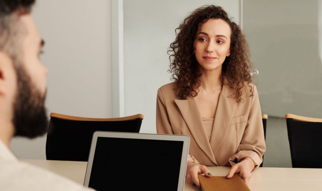 woman talking with an attorney 